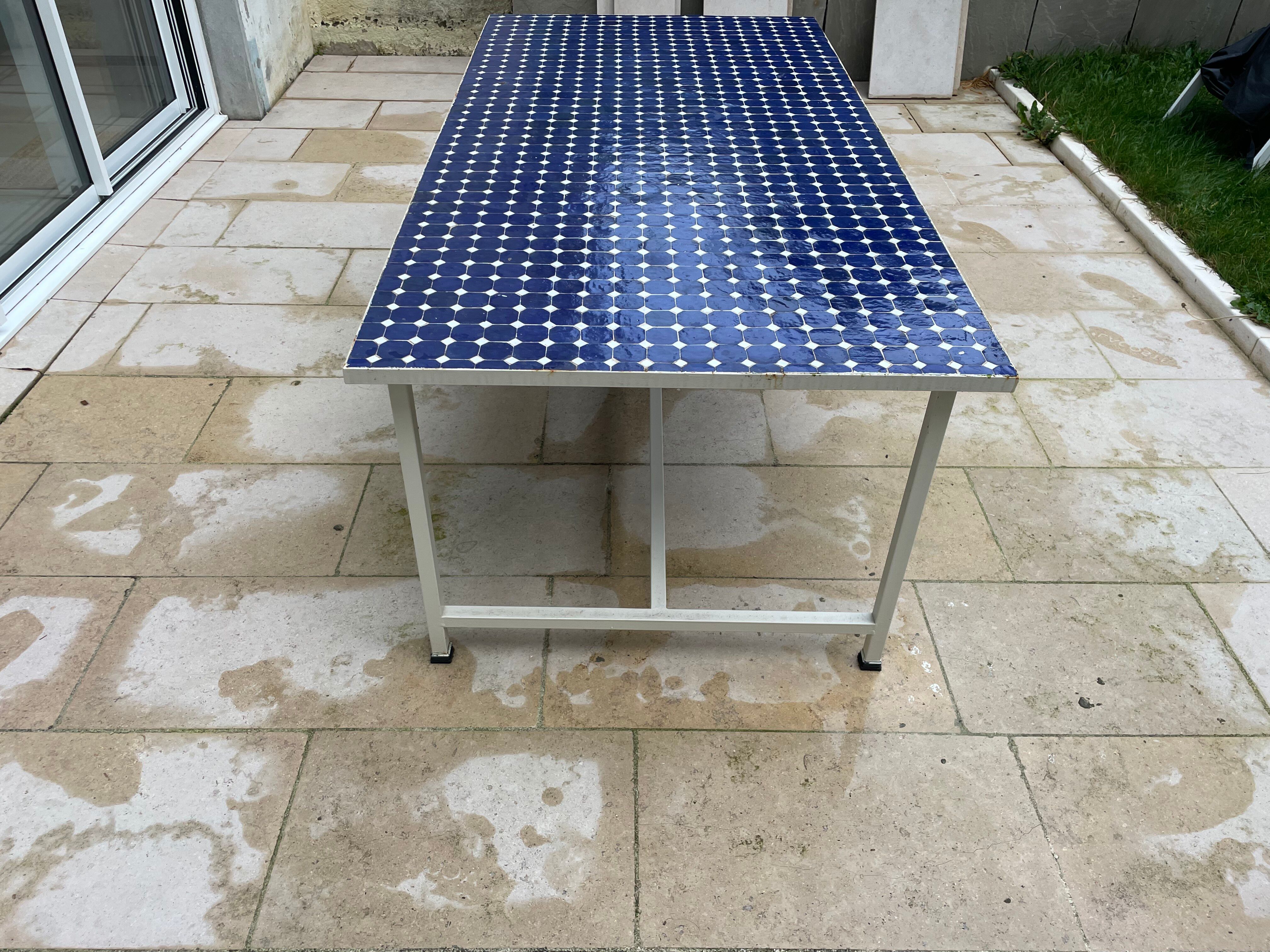 Table en zellige marocain