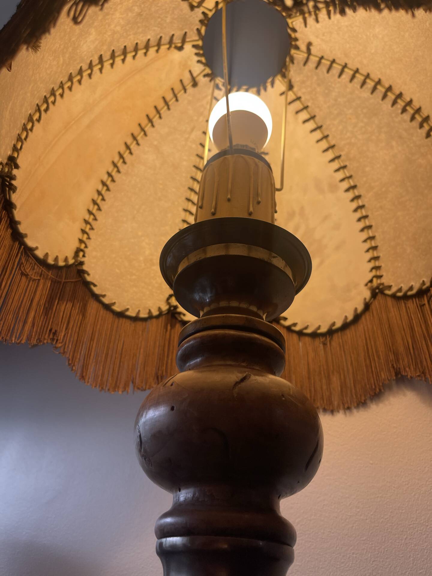 Vintage 80s wooden rustic lamp