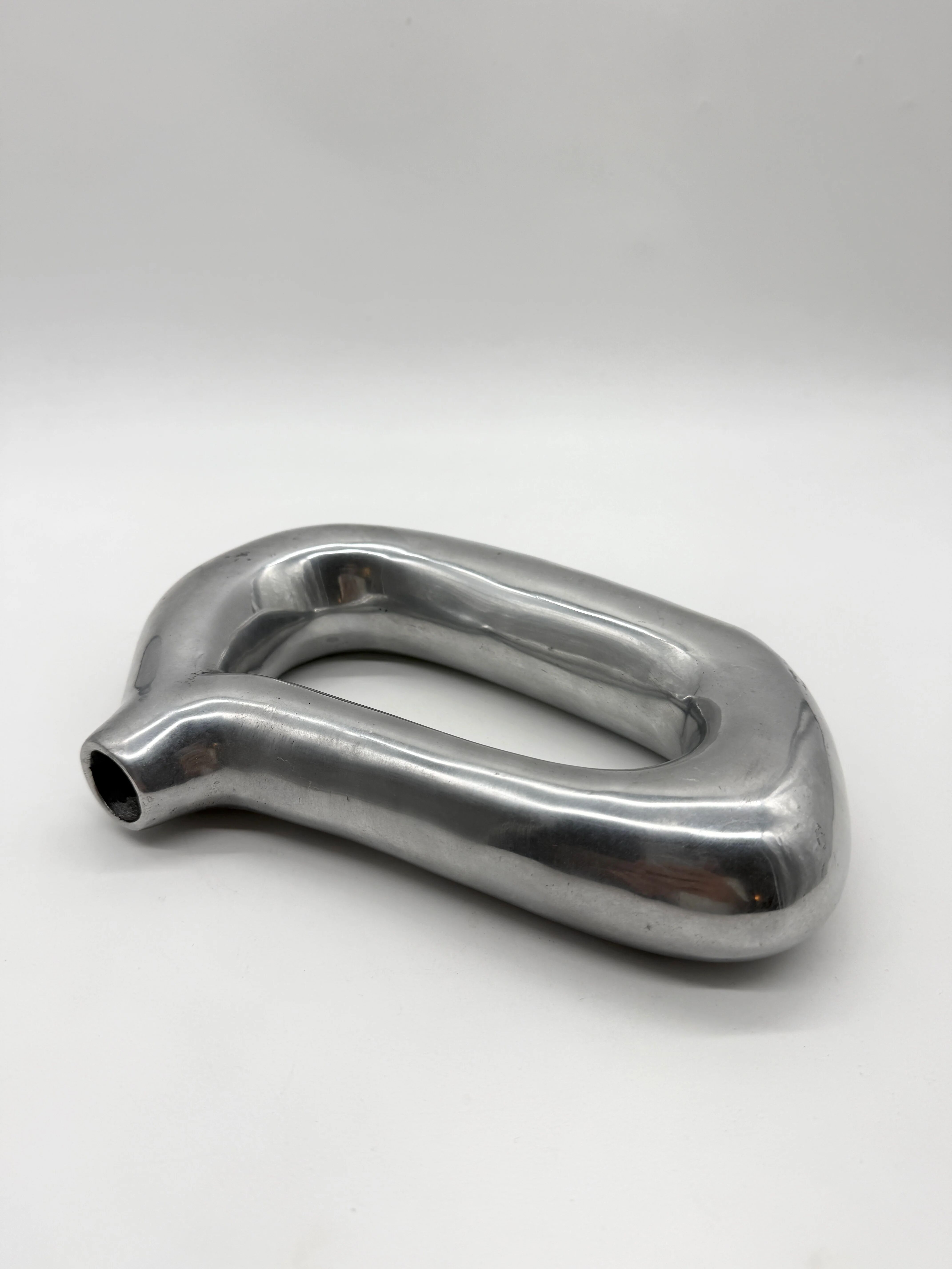 Vase sculptural en fonte d’aluminium, 1970s