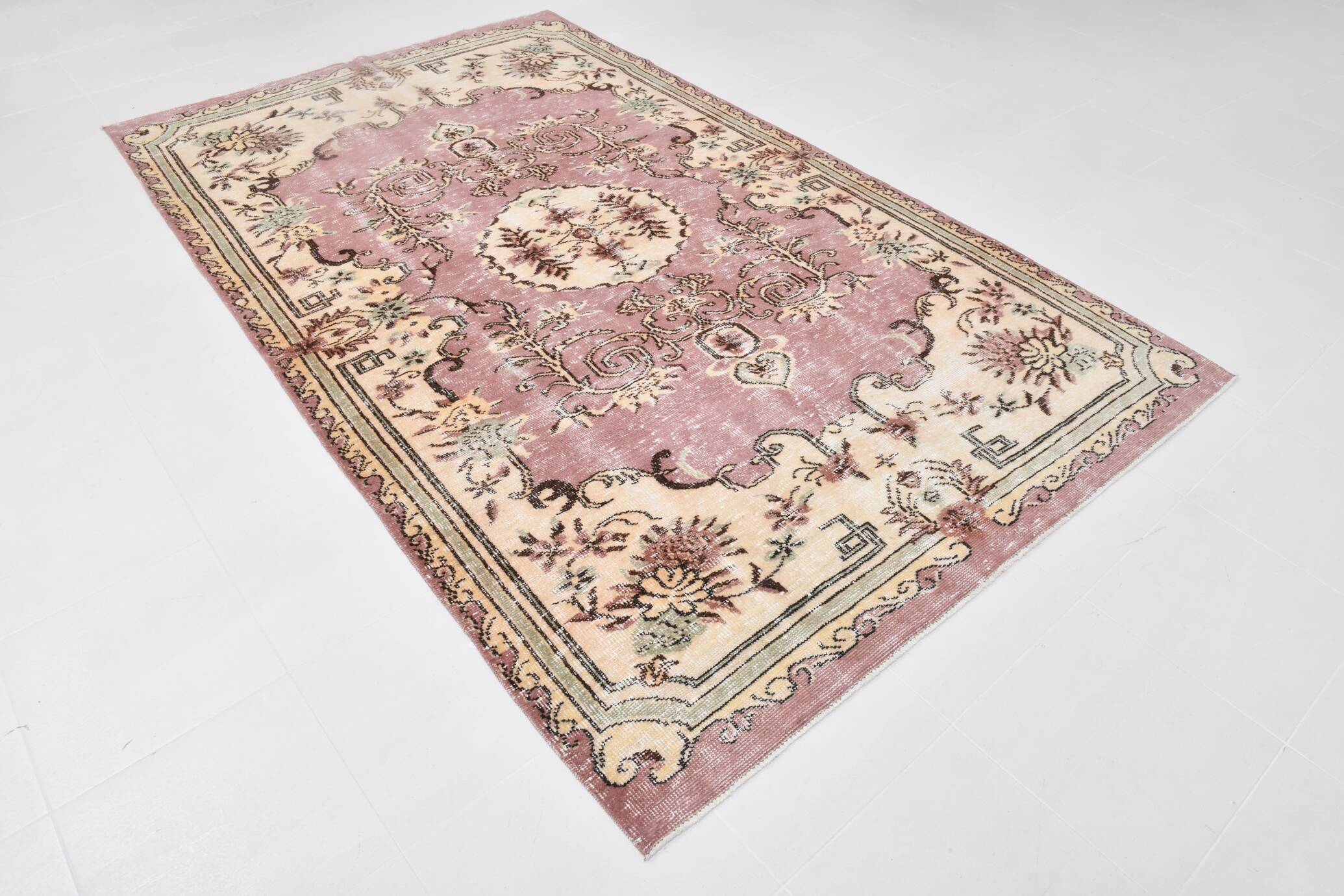 Rare Tapis Vintage Anatolie | Rose Antique & Crème Floral Rug, 185x314 Cm