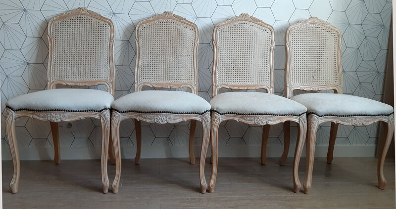 Set of 4 dining chairs in white ceruse wood Louis XV style