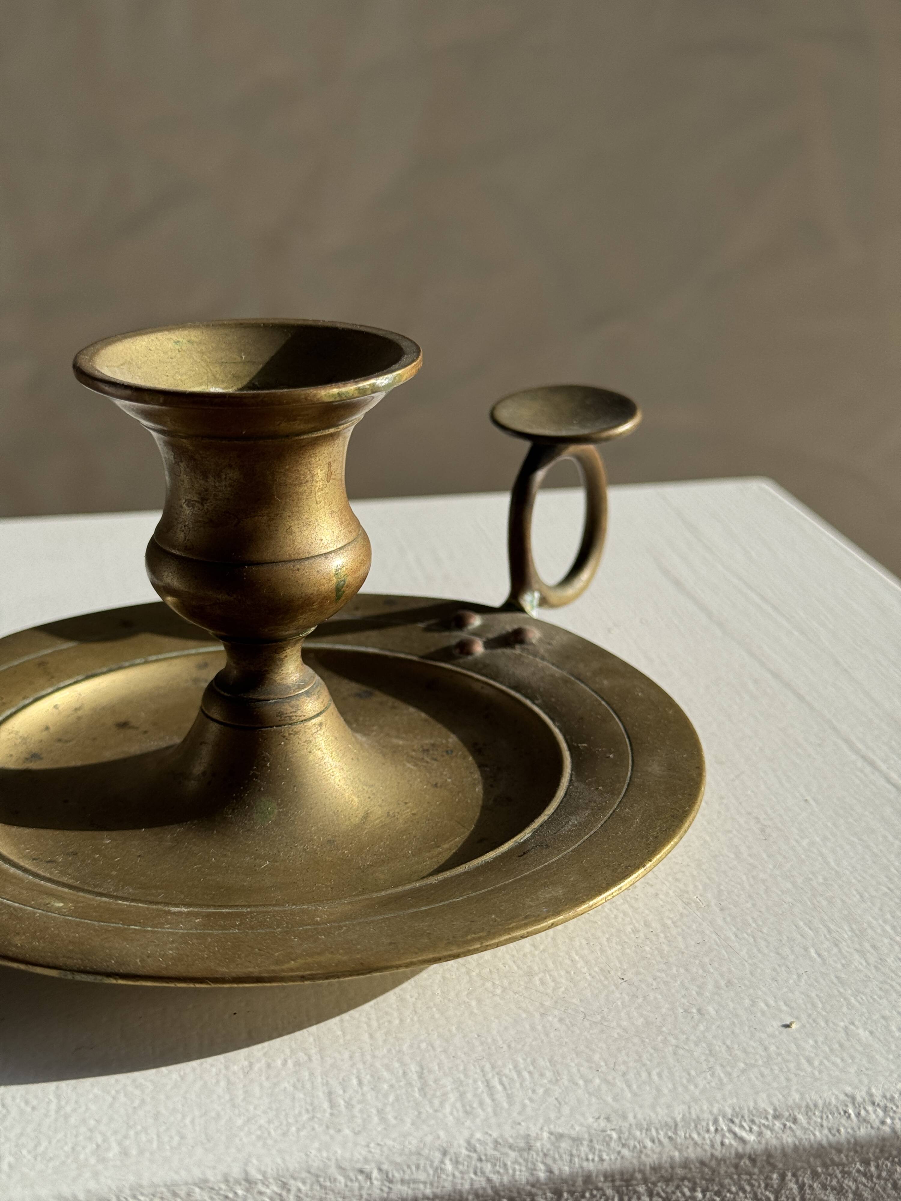 Antique gold hand candlestick with a handle fixed by 3 rivets H8 D13