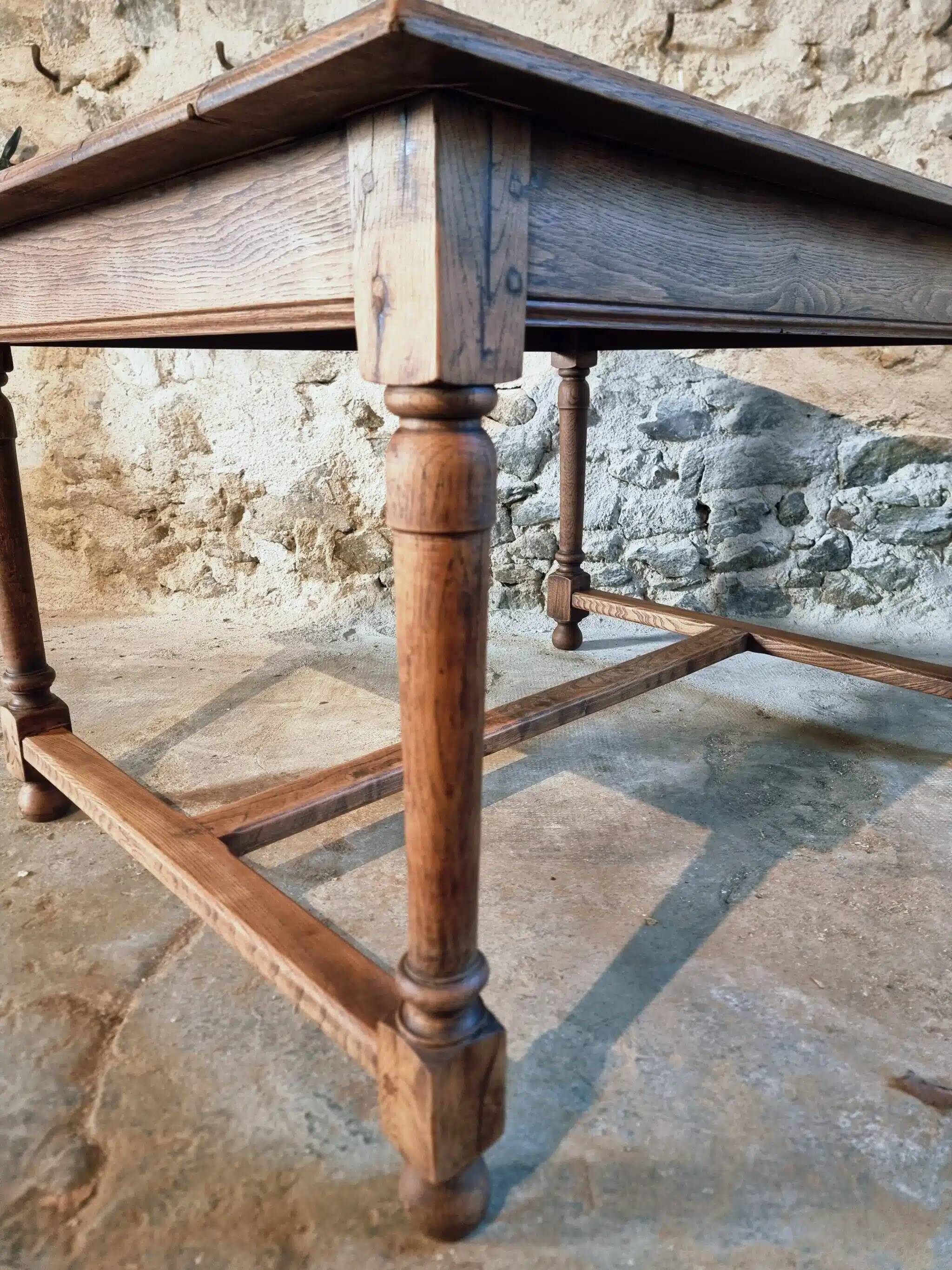 Antique French oak and elm dining table – Early 20th century farmhouse table with turned legs
