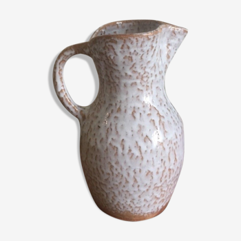 Sandstone pitcher