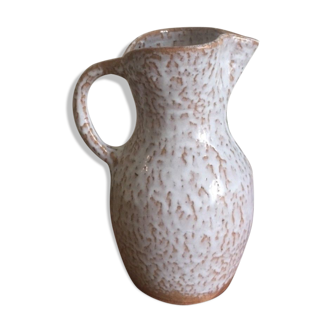 Sandstone pitcher