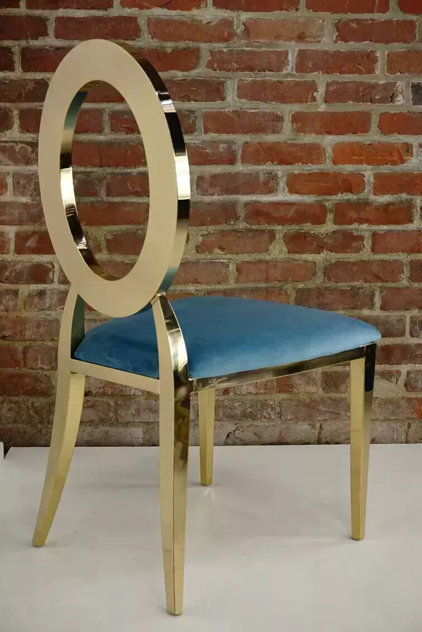 Chaise doré et assise velours turquoise