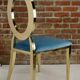 Chaise doré et assise velours turquoise
