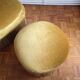 Fauteuil crapaud et pouf velours jaune