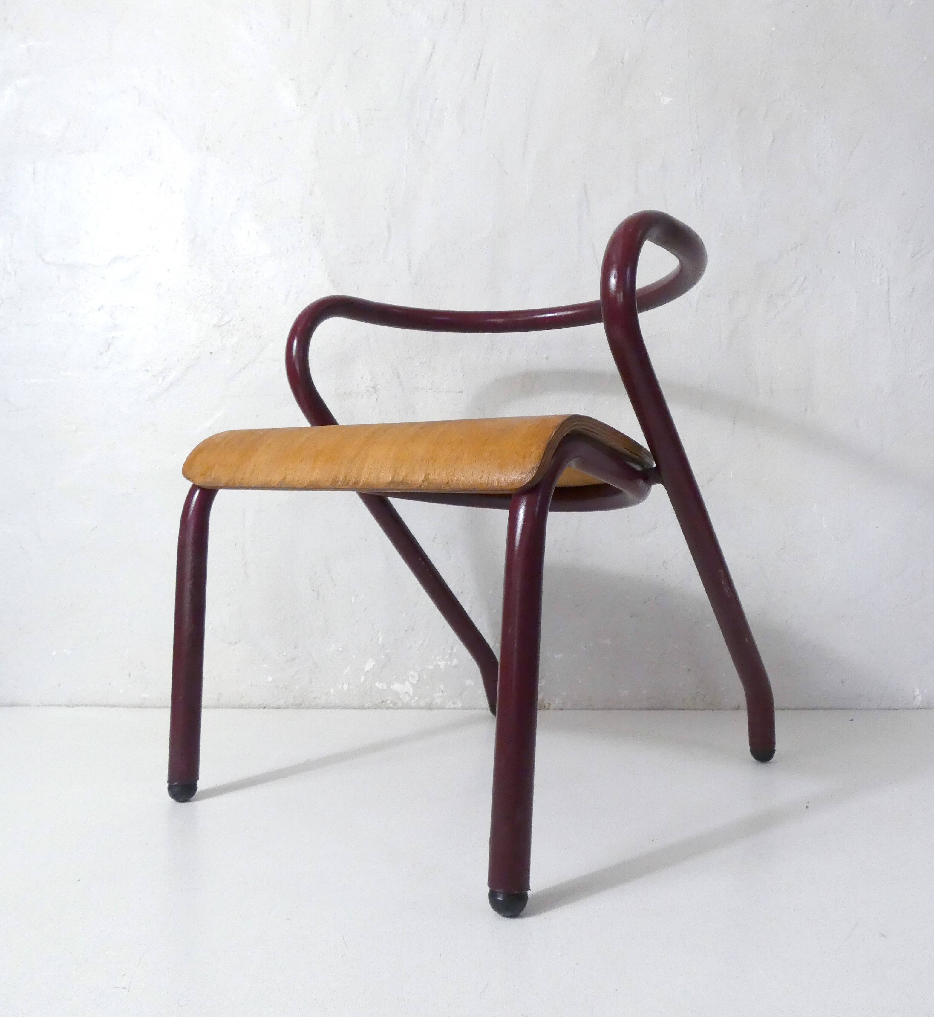 Vintage design children's chair in tubular metal and curved wood
