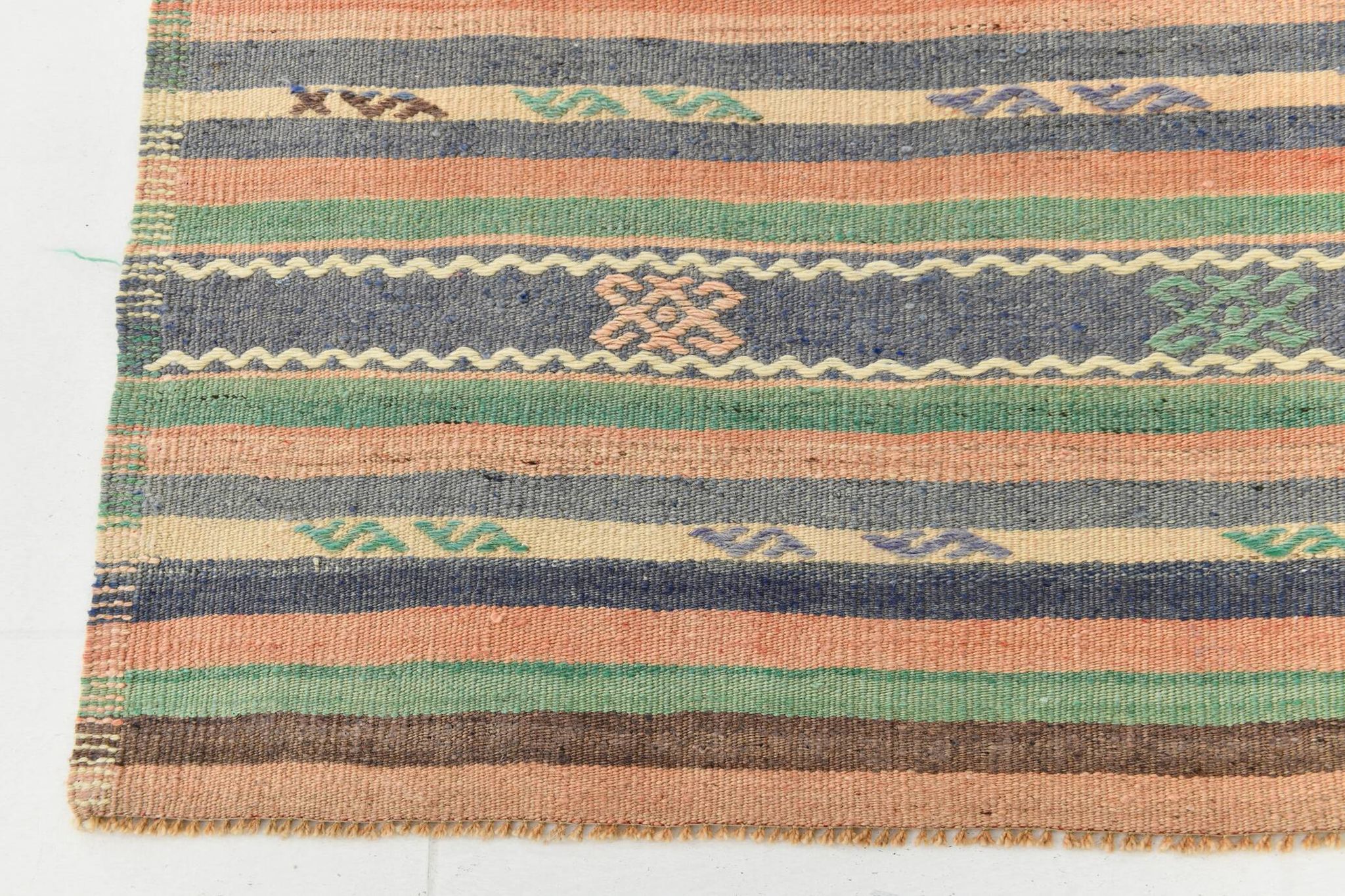 Kilim Vintage Anatolien, Rayures Tribales et Motifs Géométriques Pastel