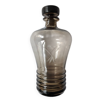 Carafe en verre fumé gravée