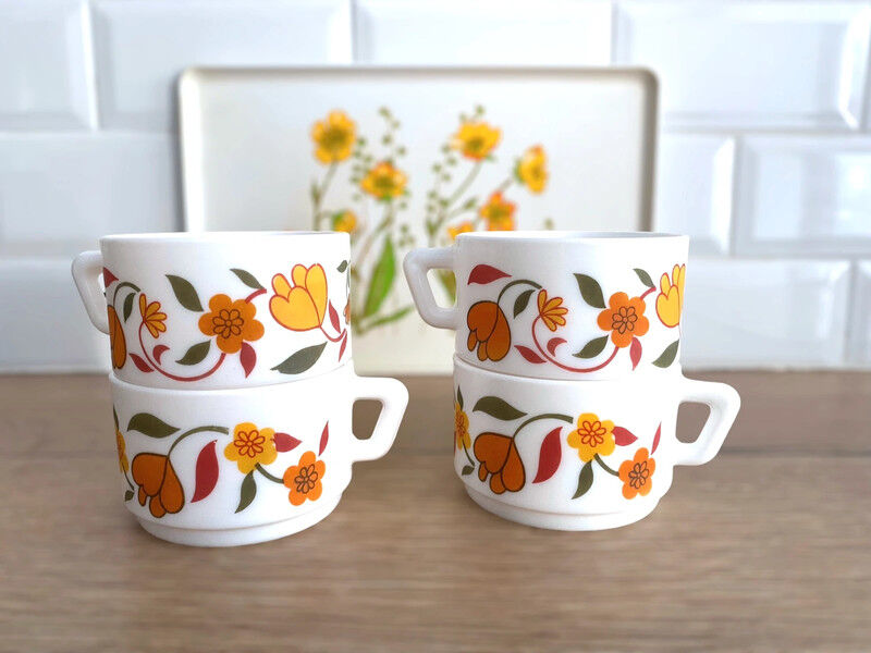 Lot De 4 Tasses Vintage Arcopal – Fabrication Française – Motif Fleurs Oranges – Bon État