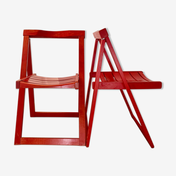 Duo vintage folding chairs