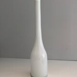 Vase en verre opalin blanc
