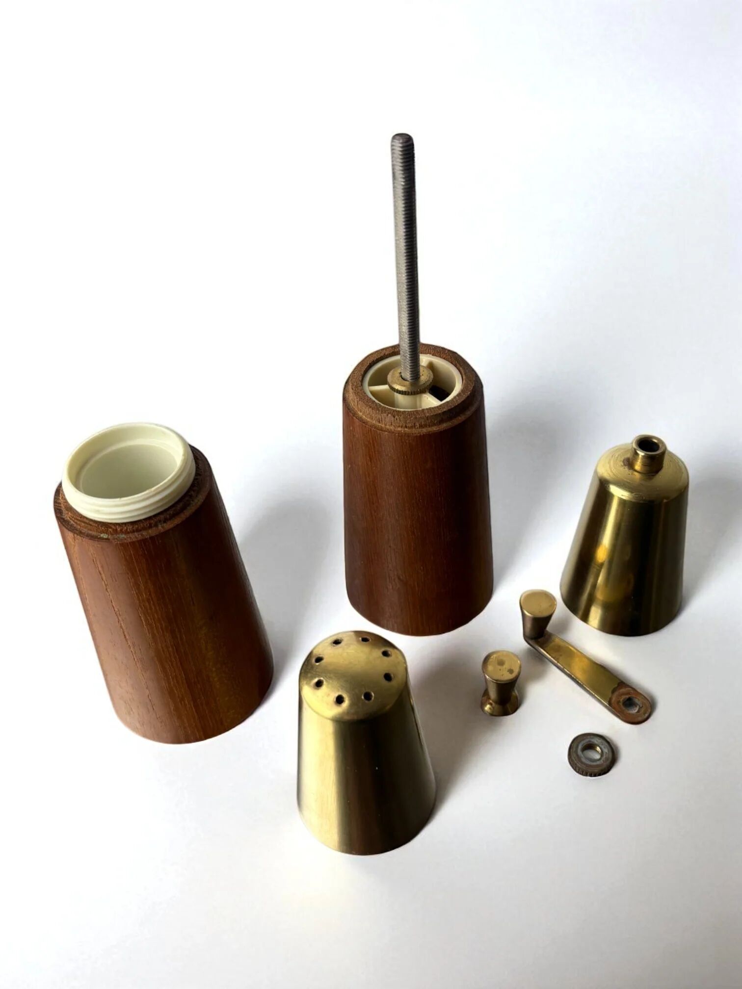 Salt shaker and pepper mill in rosewood and brass, Italy, 1970s