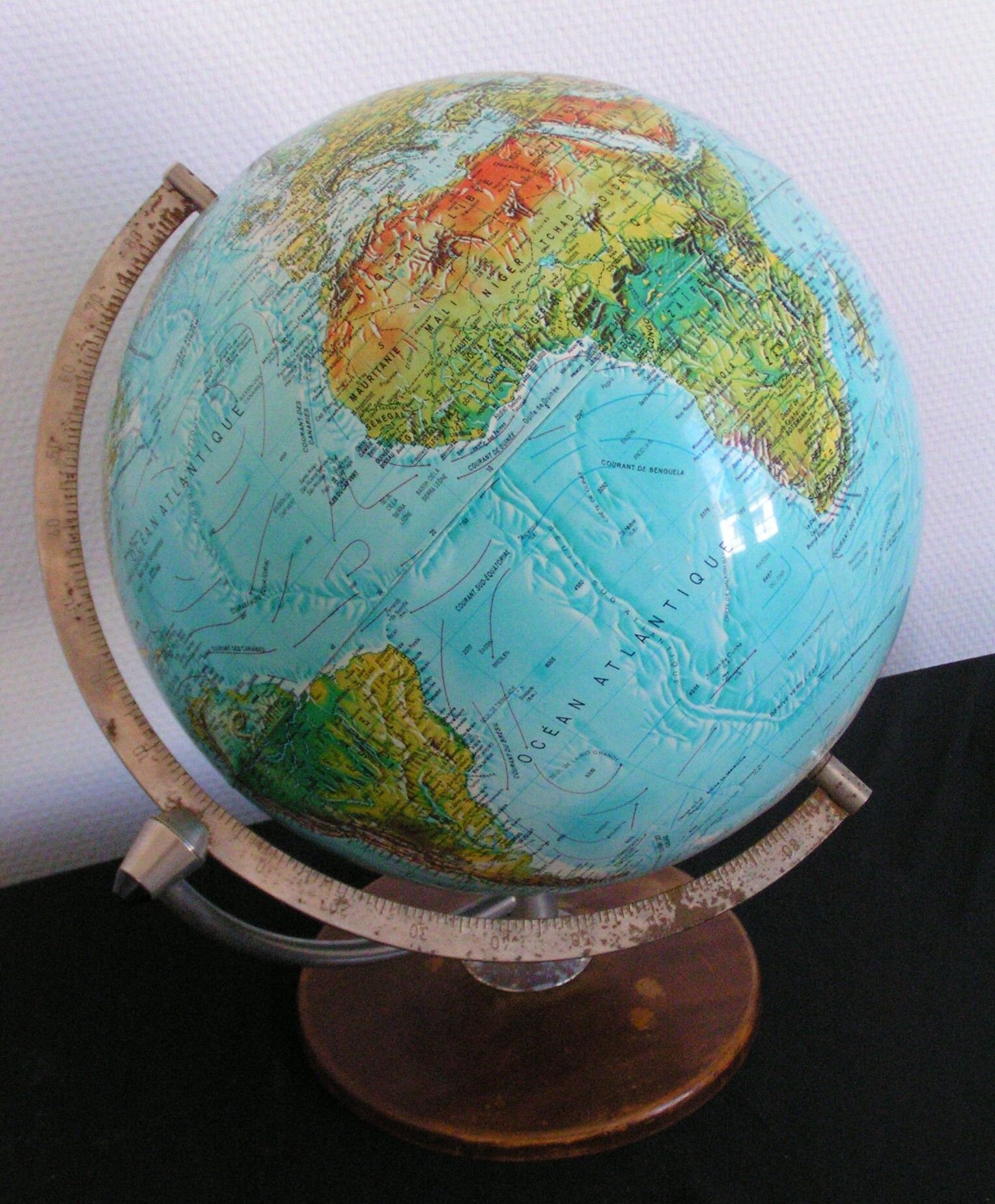 Globe scan globe 1976