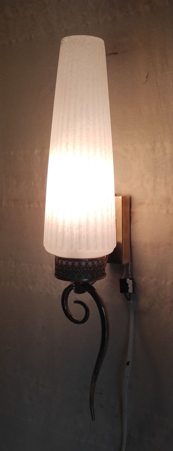 Modernist wall lights in brass and opaline - mid 20th century.