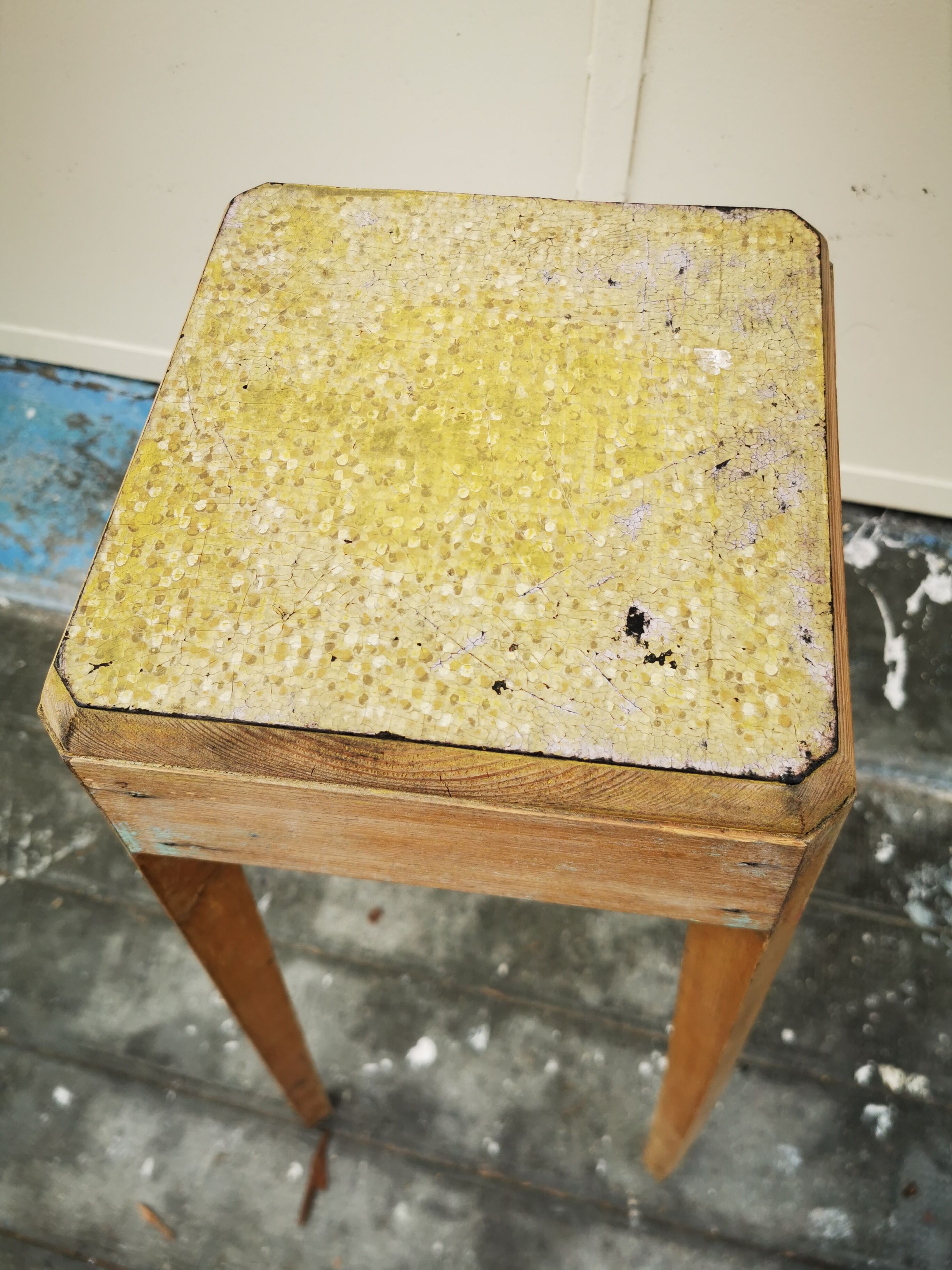 Art deco side table