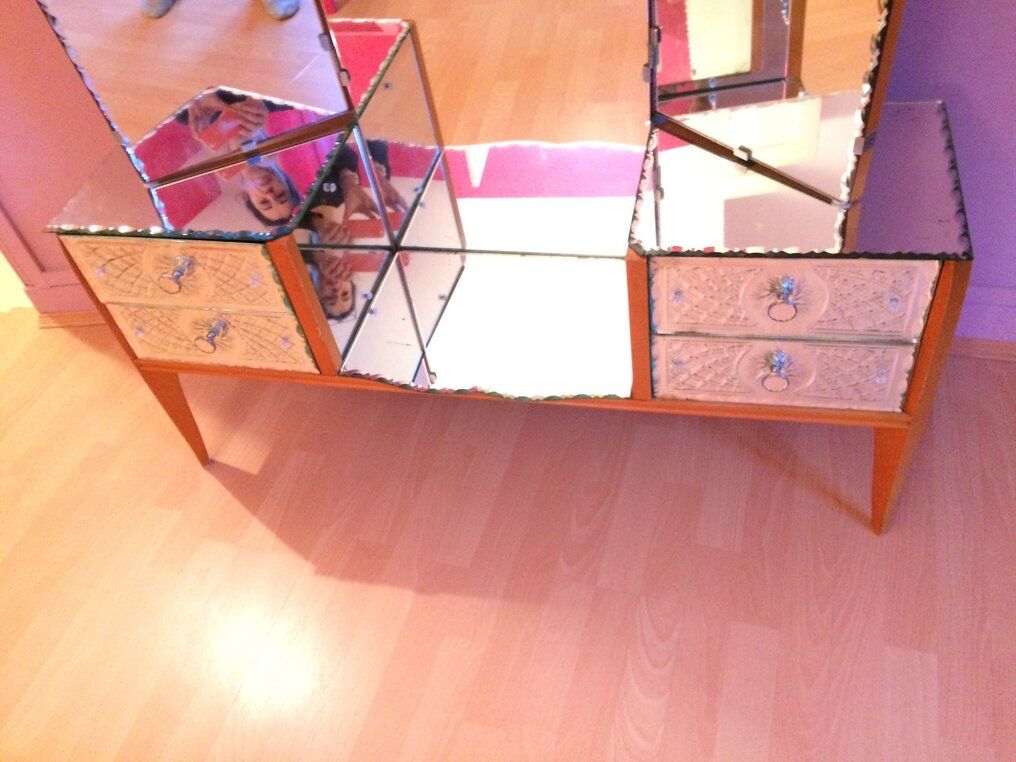 Art Deco mirror dressing table