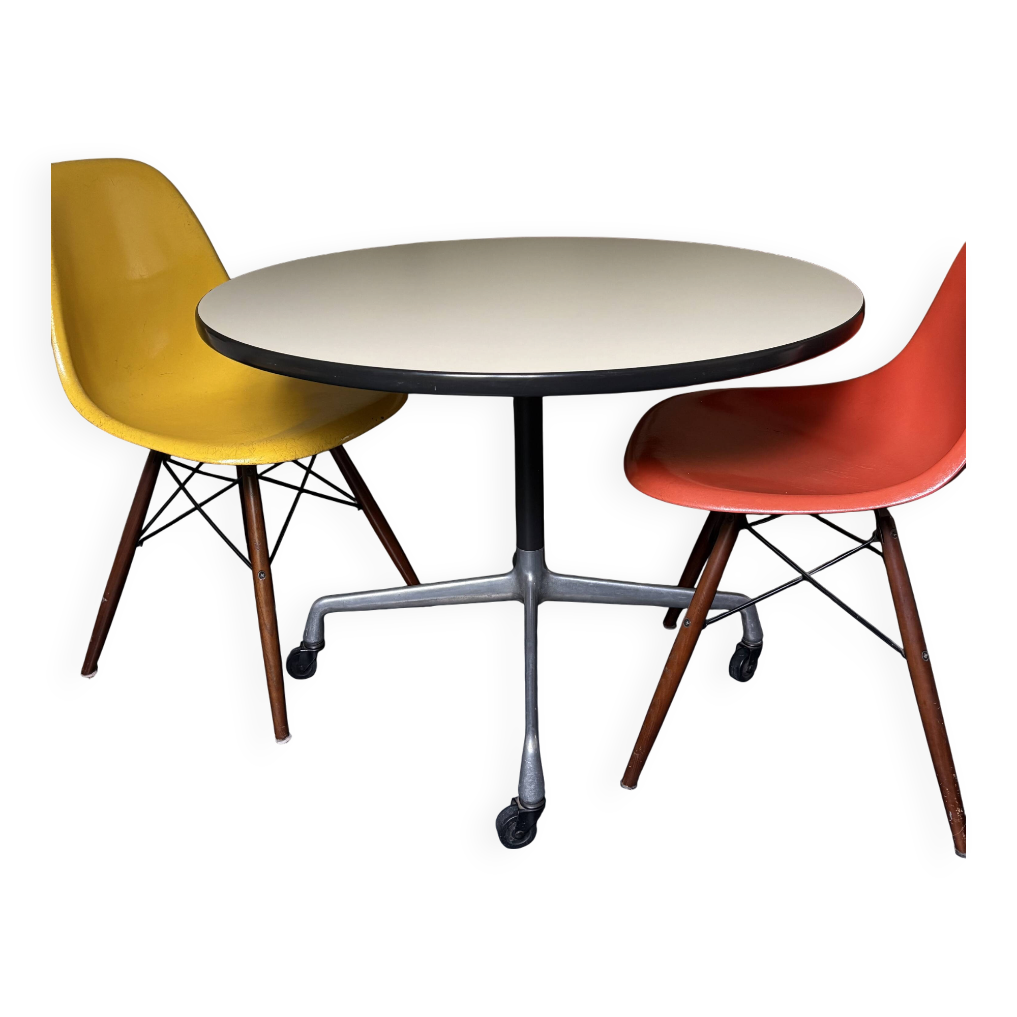 Round table Charles & Ray Eames – authenticated Herman Miller edition - h 65cm