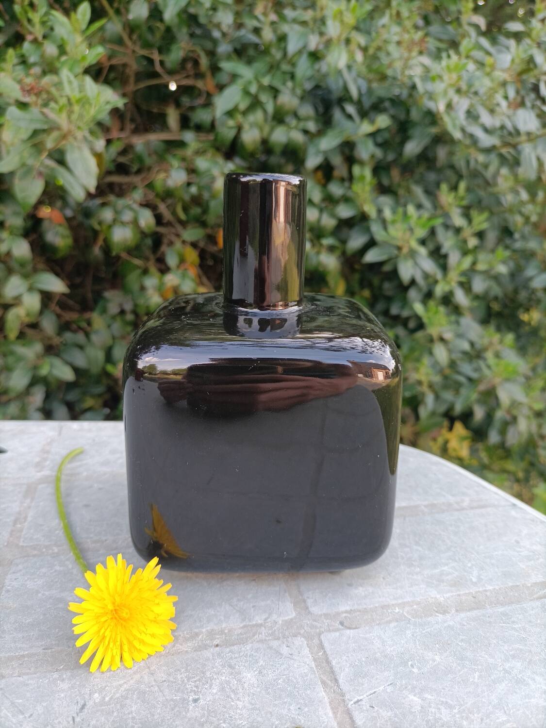 Vase Noir Cubique