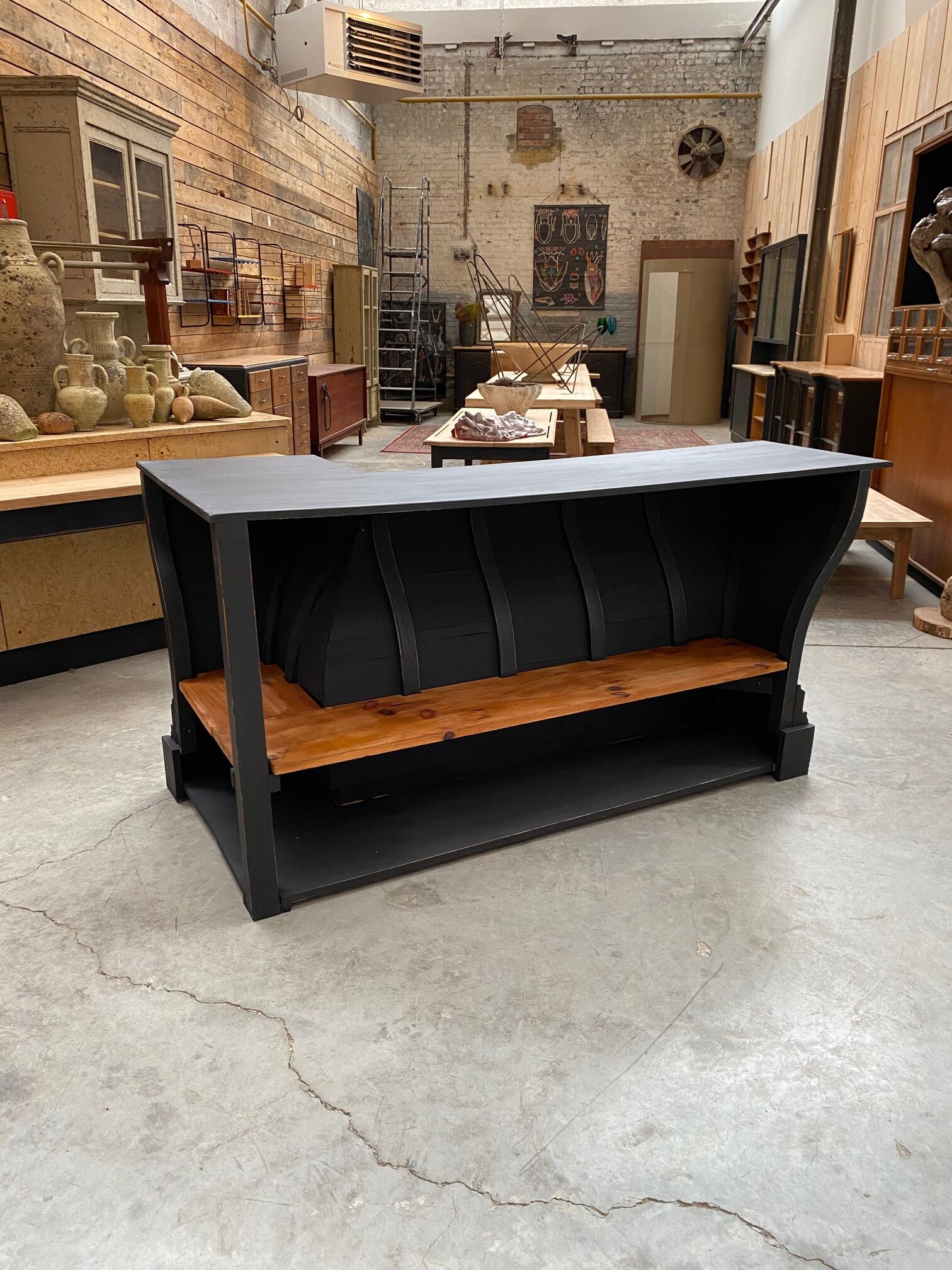 XXth middle corner counter