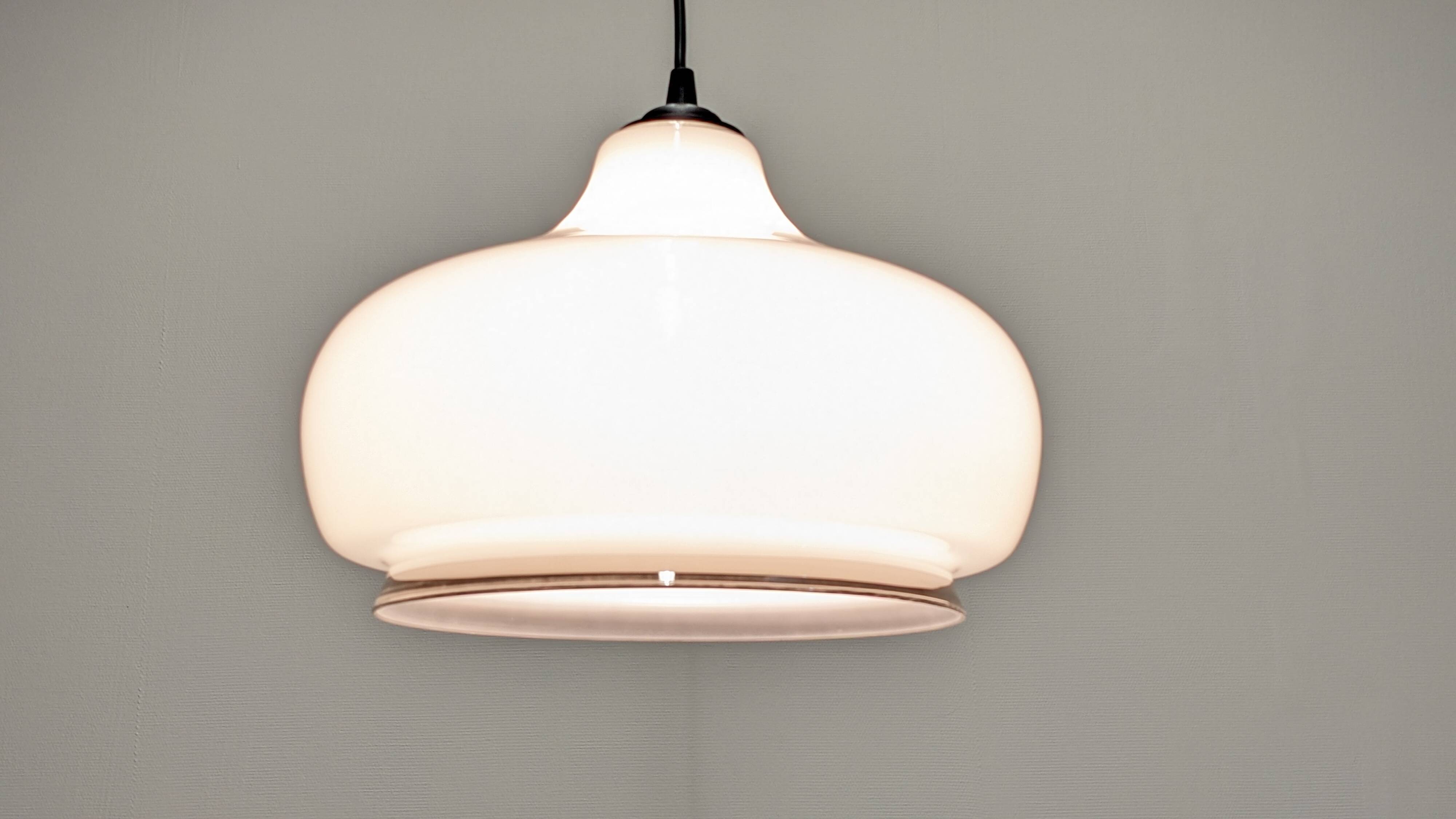 Suspension goutte d'eau en opaline blanche années 60/70