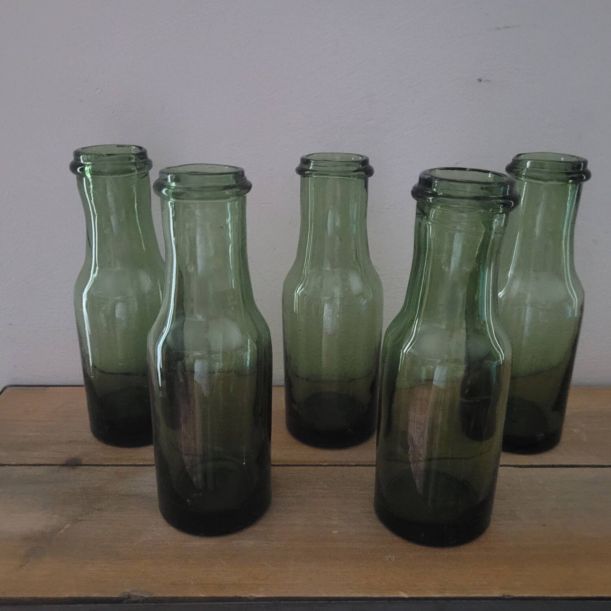 Lot of 5 vintage green bubble glass bottles (1950-1970)
