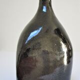 Vase bouteille grès émaillé noir par Roland Zobel