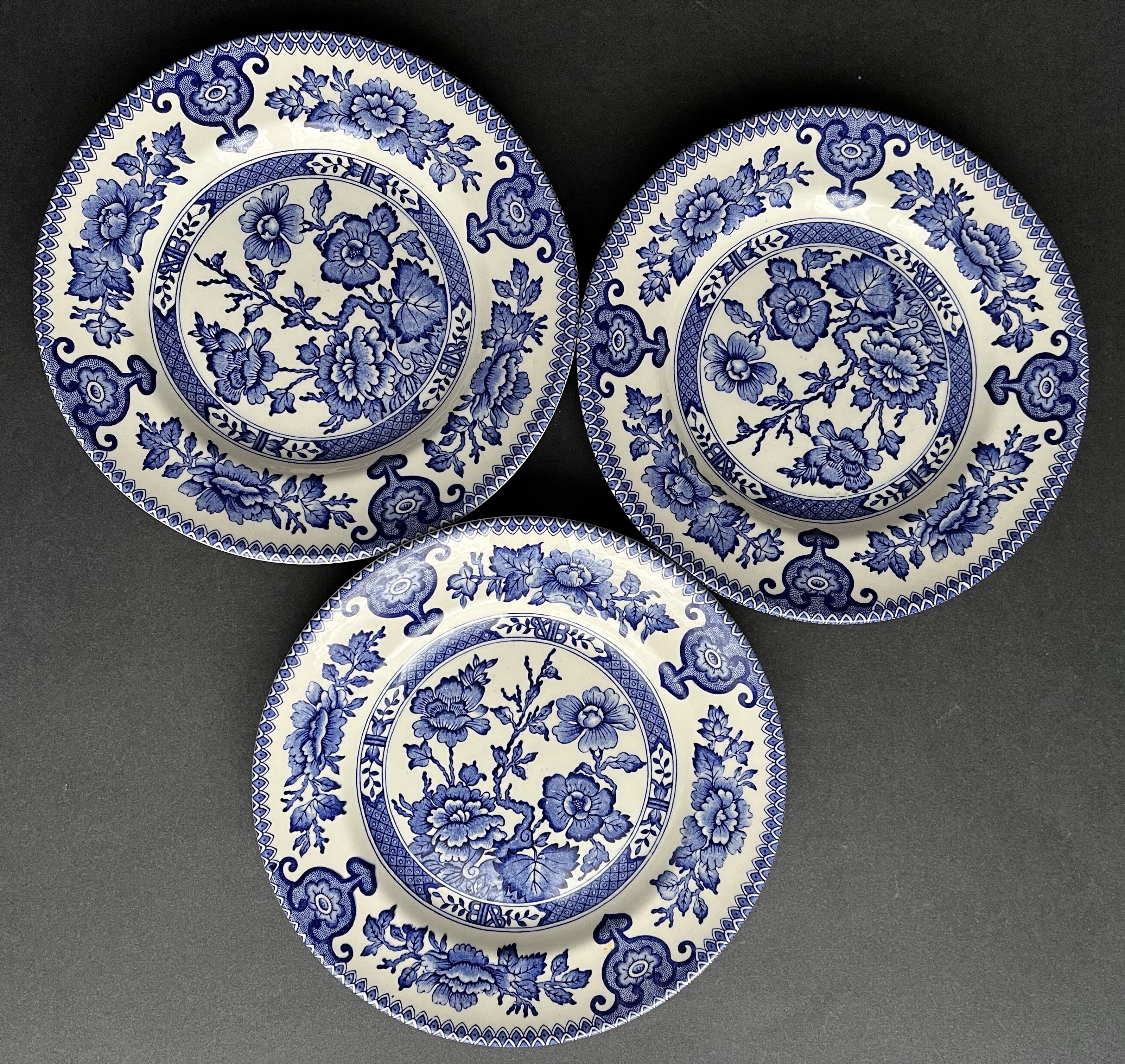 3 assiettes à dessert anglaises