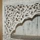 Grande bibliothèque antique anglo-indienne en bois massif sculpté avec peinture d'origine