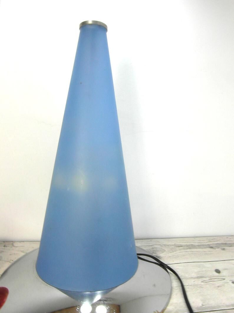 Conical lamppost