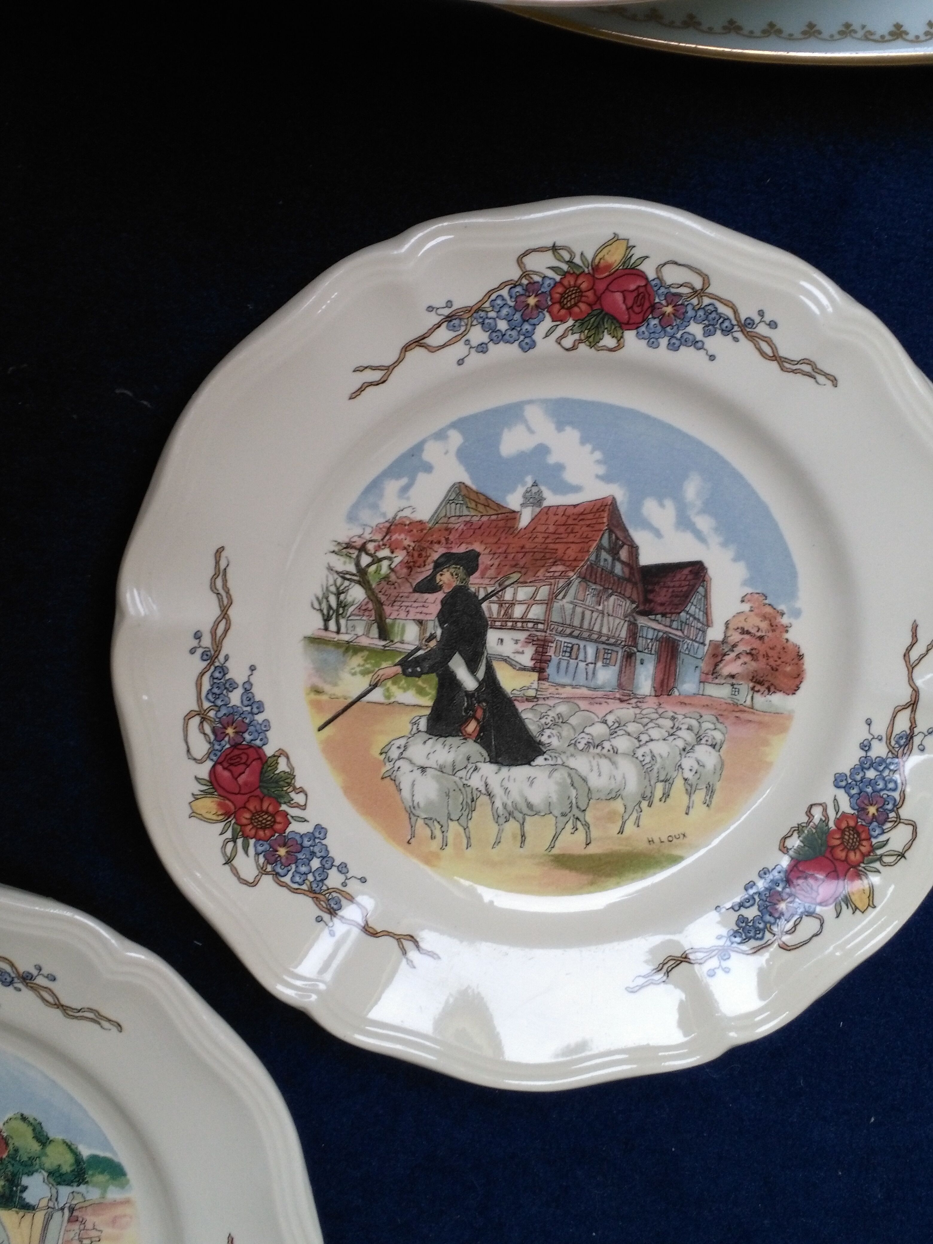 12 plates of the Obernai earthenware décor service signed Henri Loux