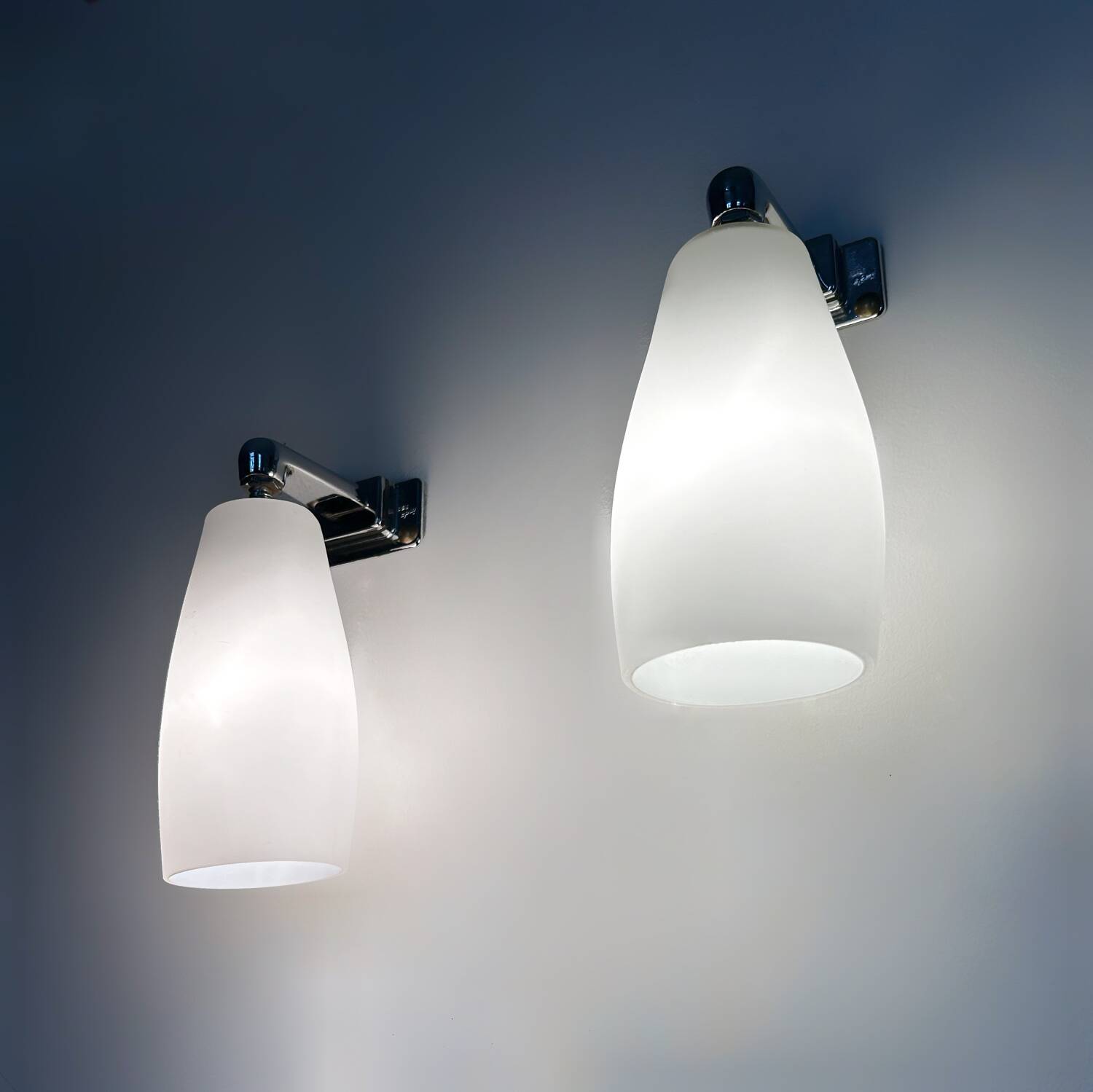 INDA 70s design opaline wall lights (X2)