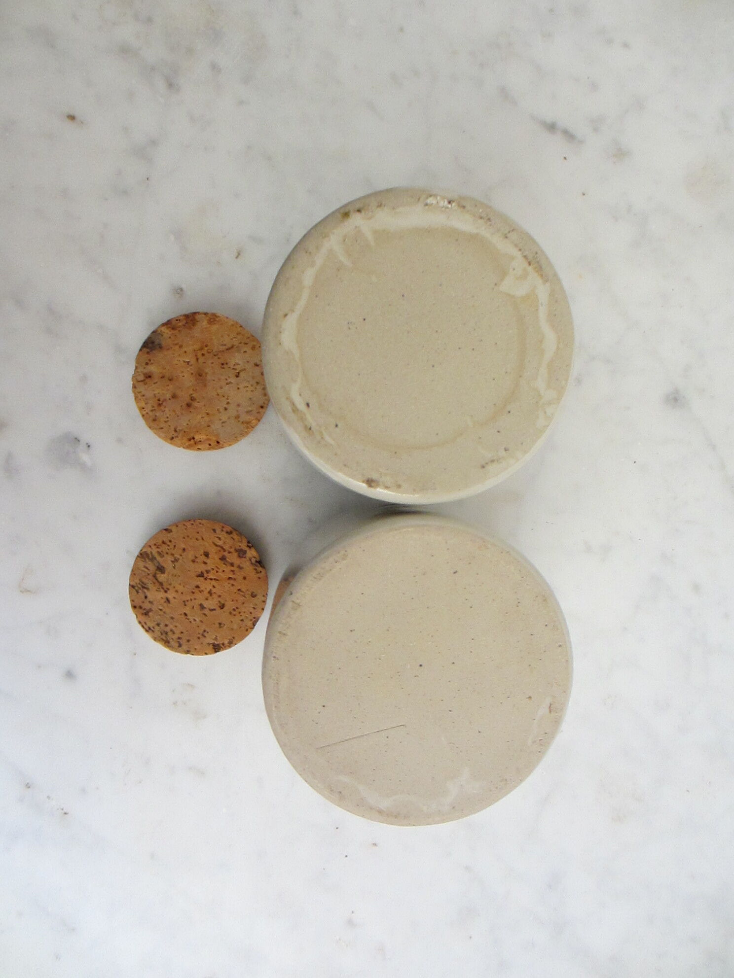 2 Stoneware pots with crusted cork stopper