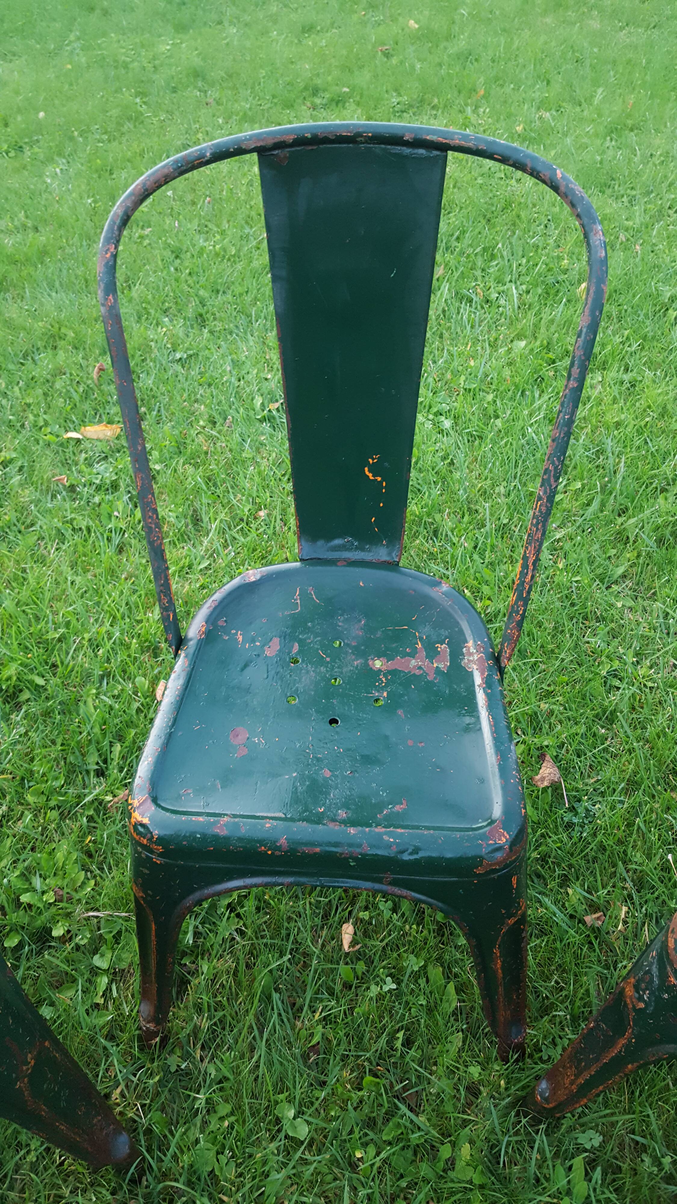 4 Green chaises Tolix industrial, first model (background)