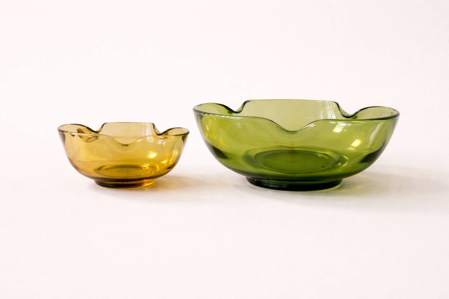 Vintage green and amber glass bowls – 1970s organic design from Canada