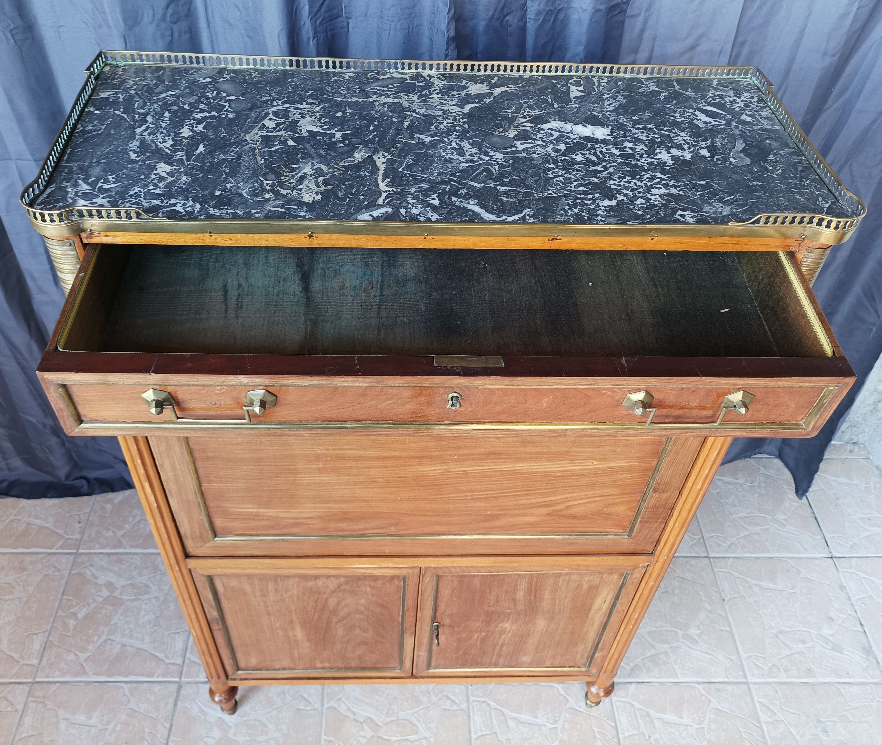 Secretary Louis XVI in mahogany 18th century