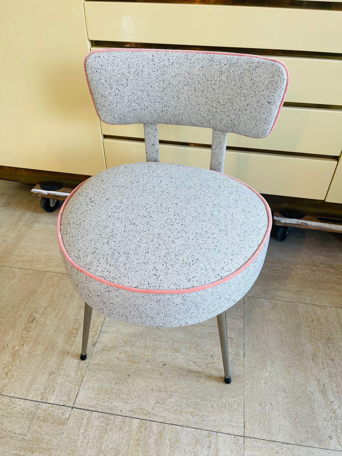 Vintage chair fully reupholstered – artisanal restoration