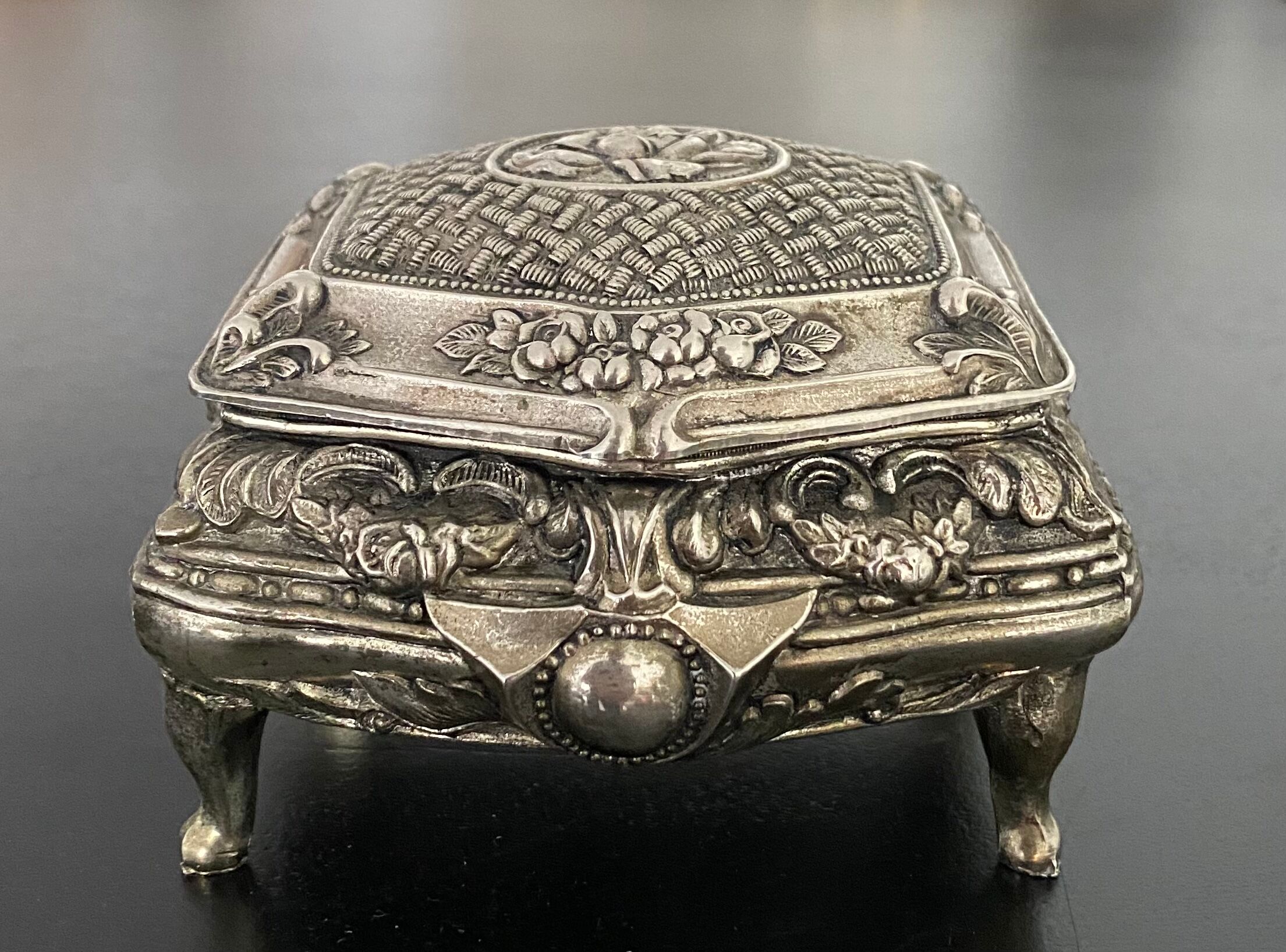 1 silver metal jewelry box