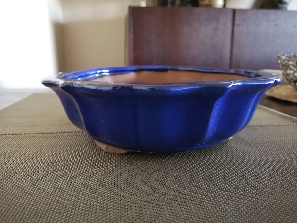 Blue enamelled terracotta tripod pot, saucer cover, middle xxth