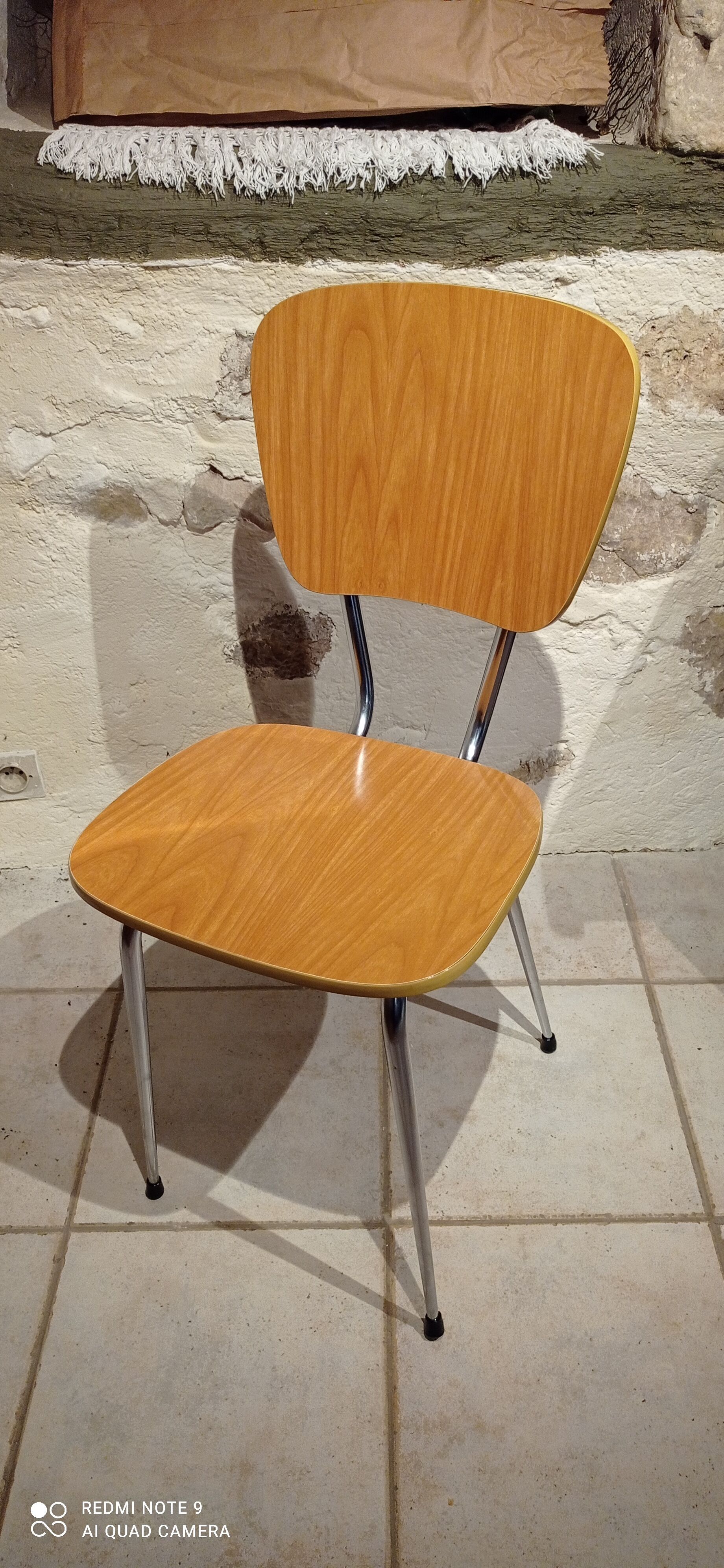 Griffon formica chair