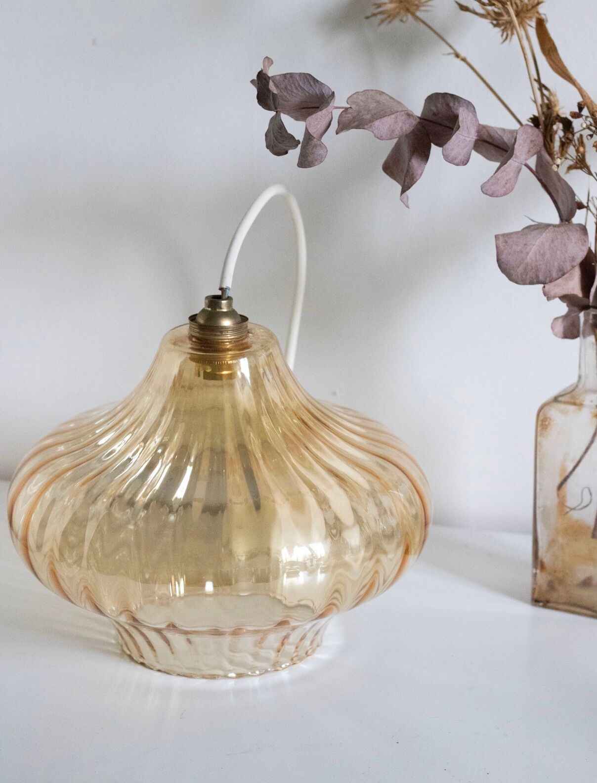 Vintage suspension in smoked glass