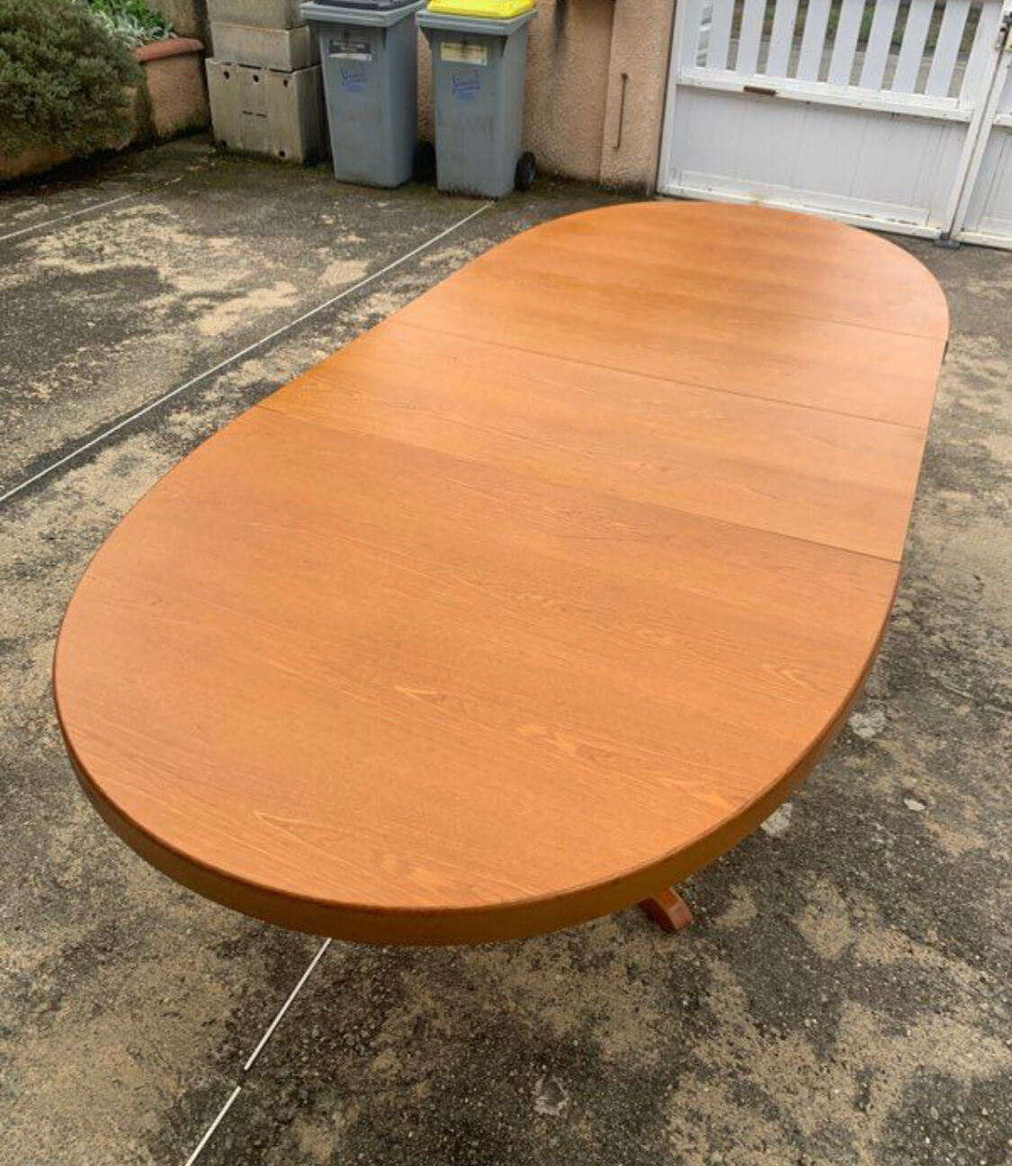 Baumann oval dining table