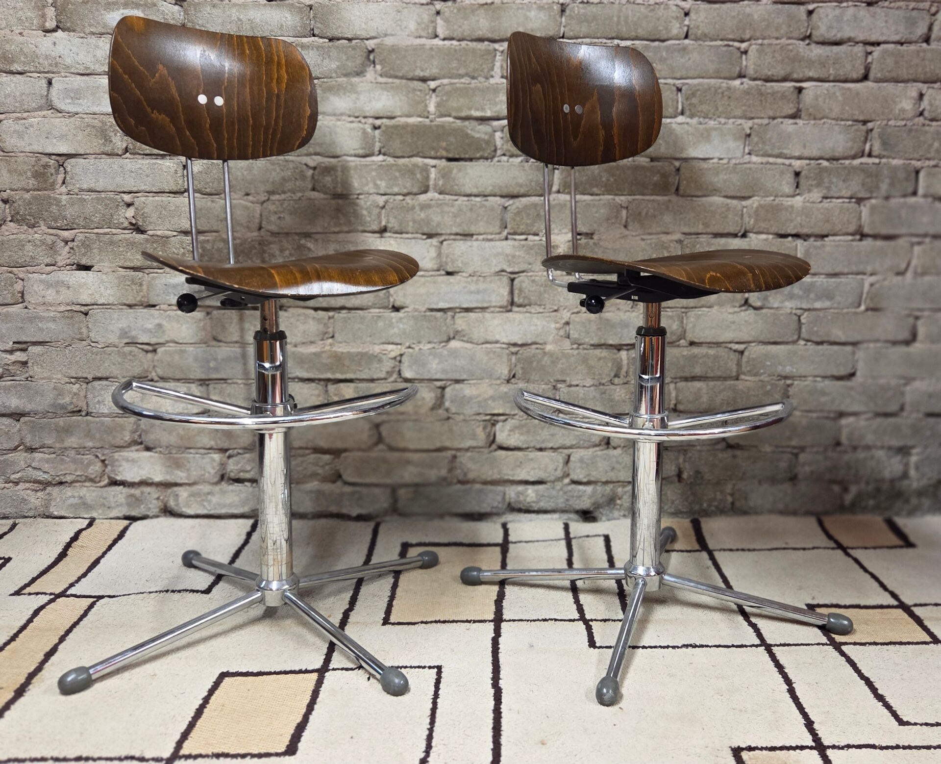 Paire de chaises d’orchestre SE 68 par Egon Eiermann, années 70