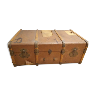 wooden trunk / travel chest