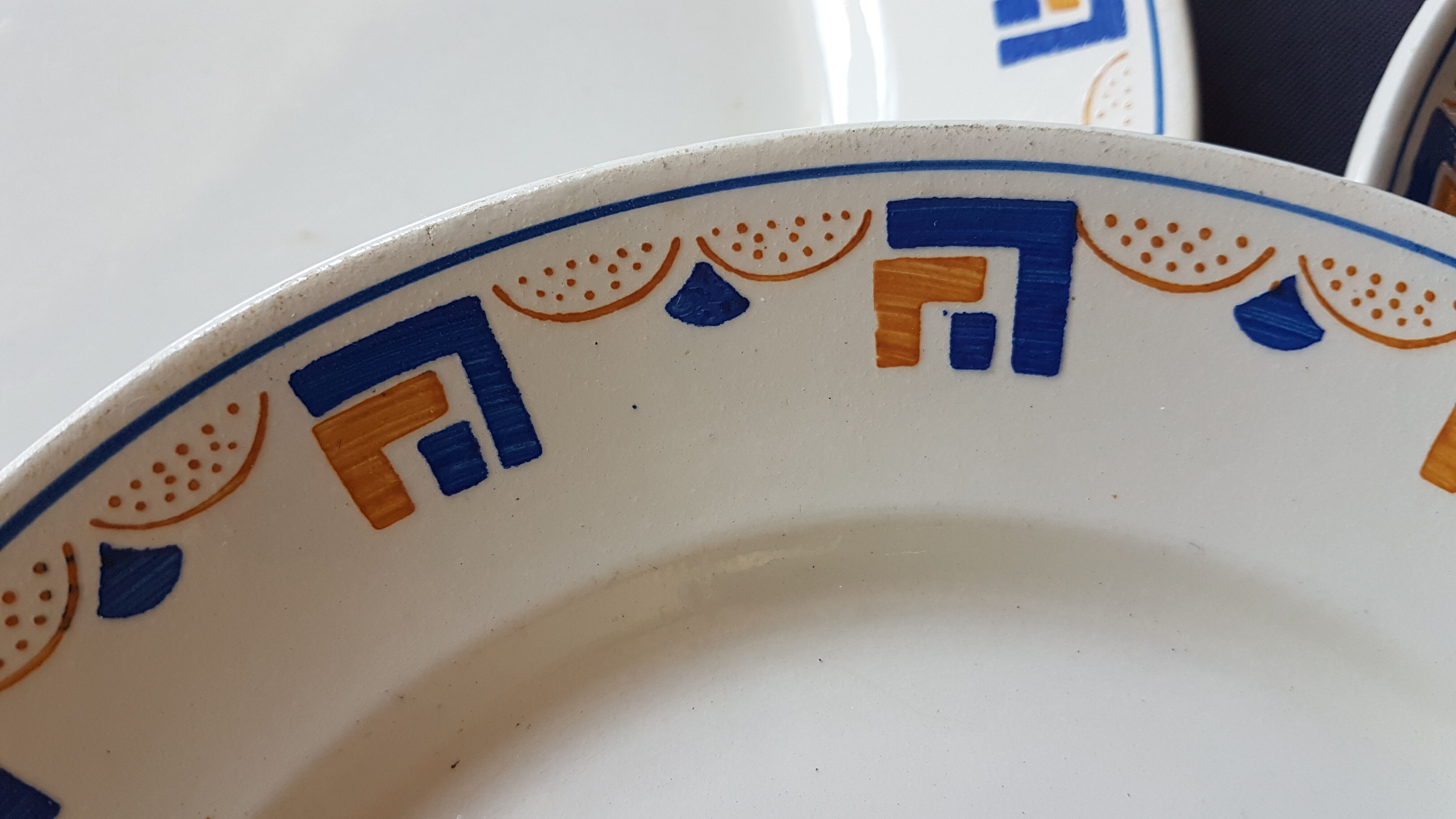 Suite of 4 plates made of Lunéville earthenware