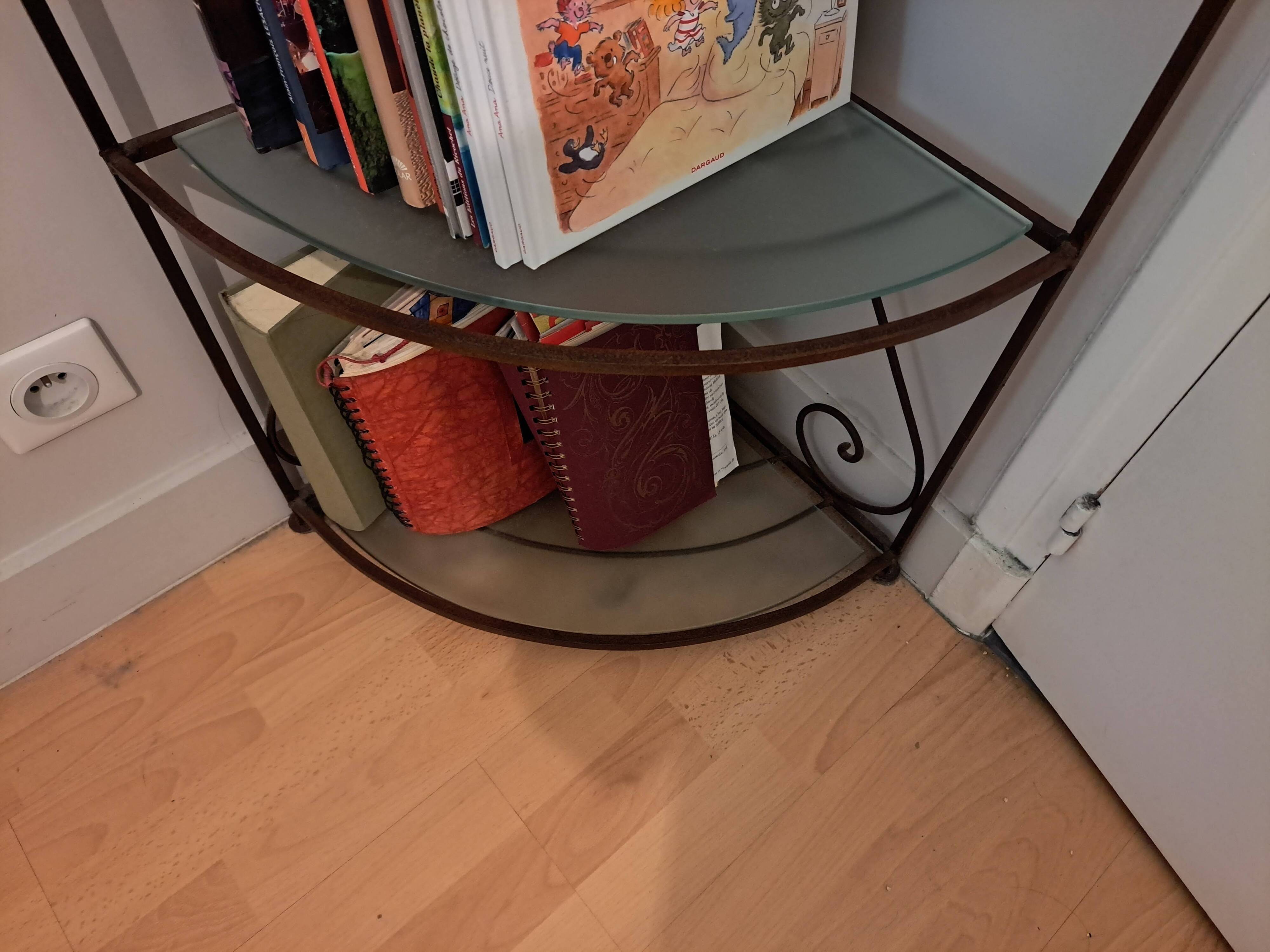Etagère d'angle en fer forgé - artisanat marocain