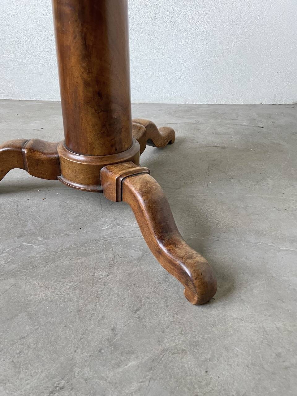 Empire walnut and marble pedestal table, late 19th century