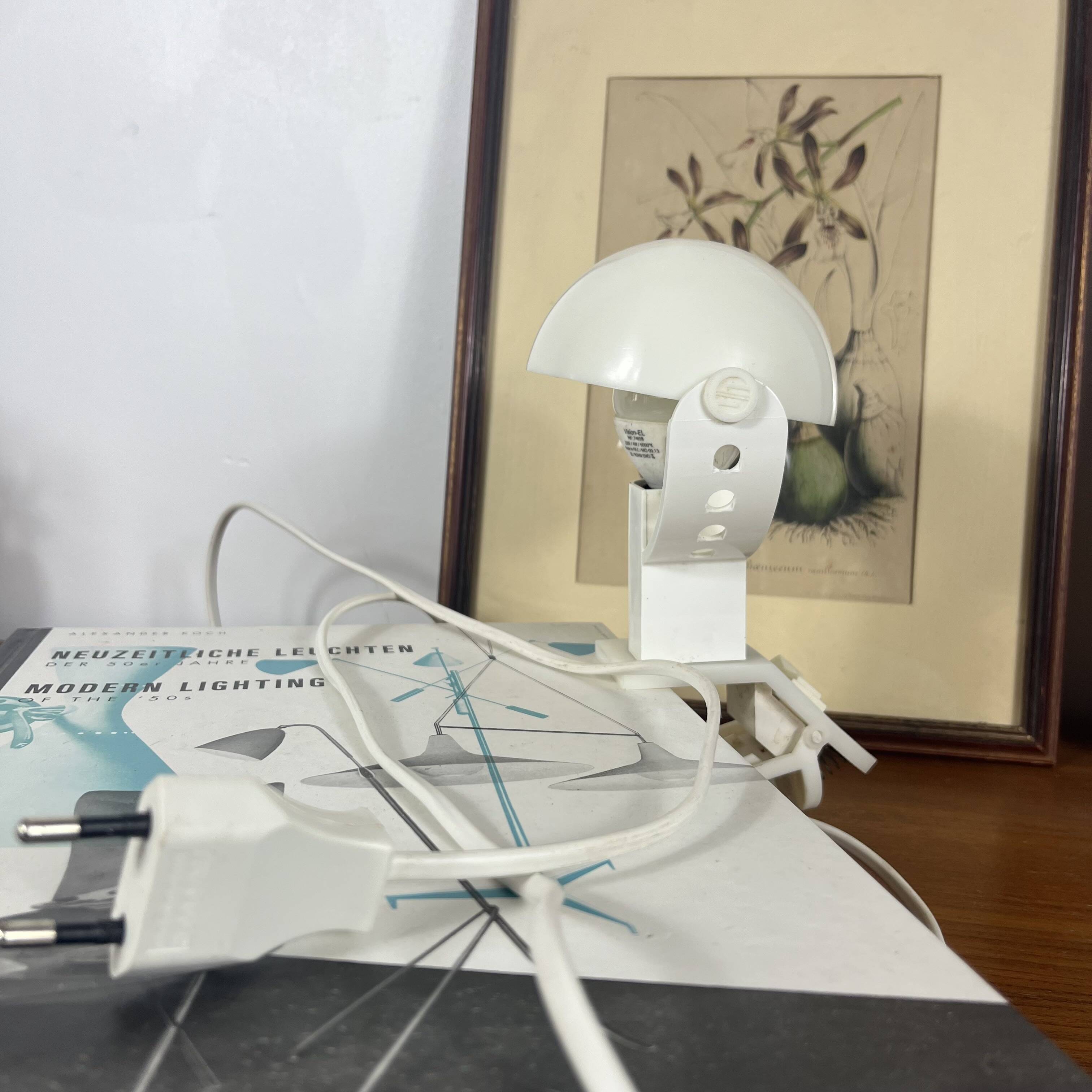 Small mushroom clip lamp Sarlam white plastic vintage night light
